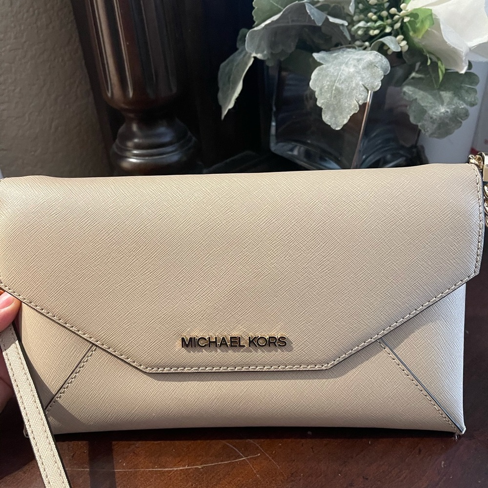 Michael kors clutch like new